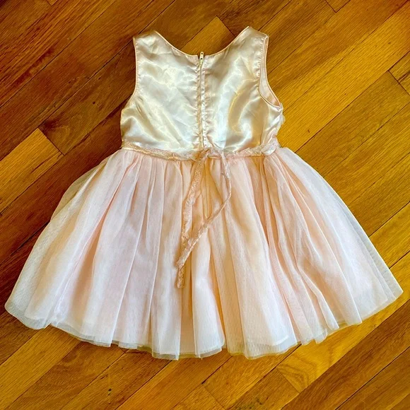 Youngland, Lace dress 2T girl with embellishment. Pink - Picture 3 of 5